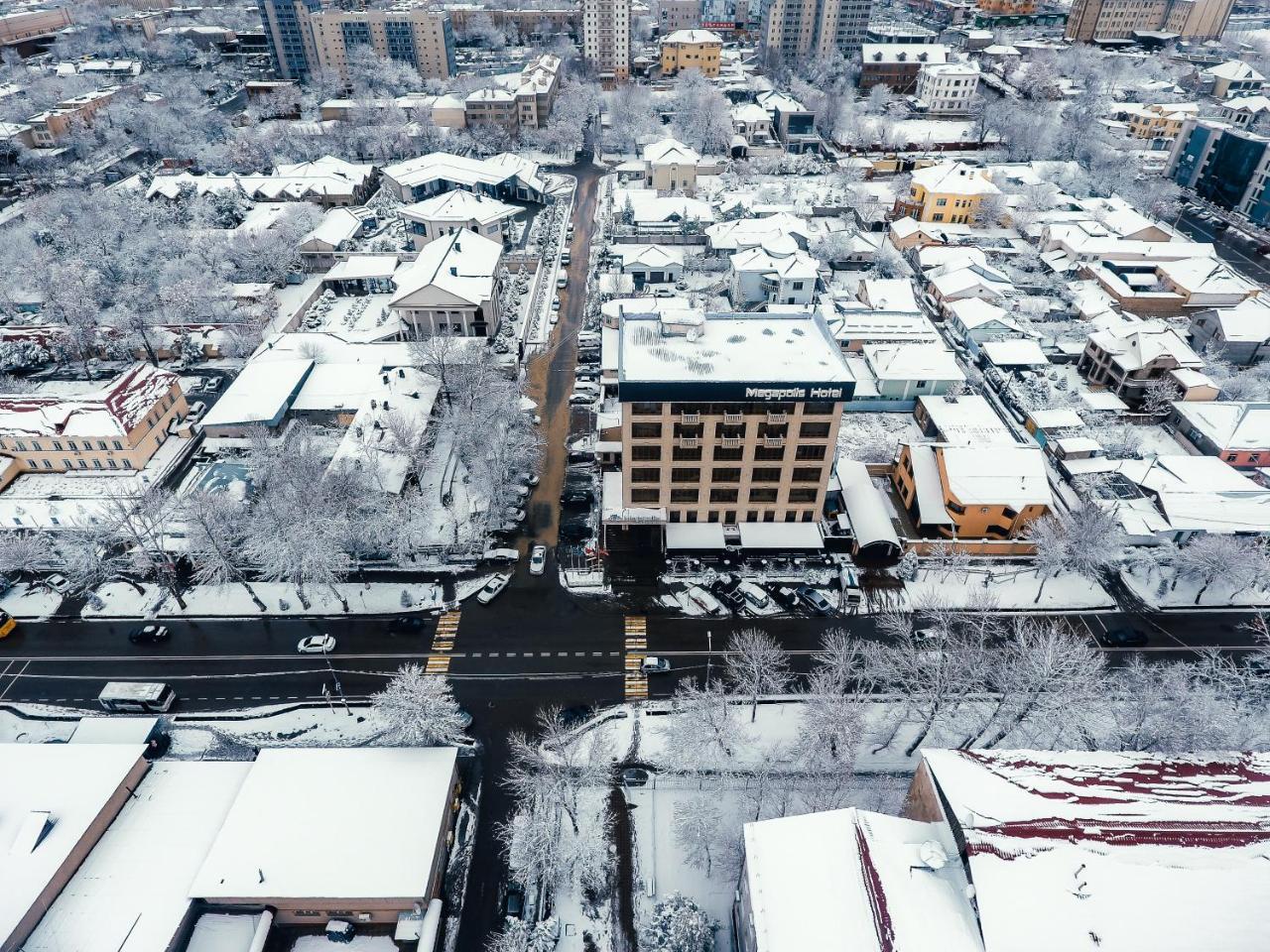 Megapolis Hotel 쉼켄트 외부 사진